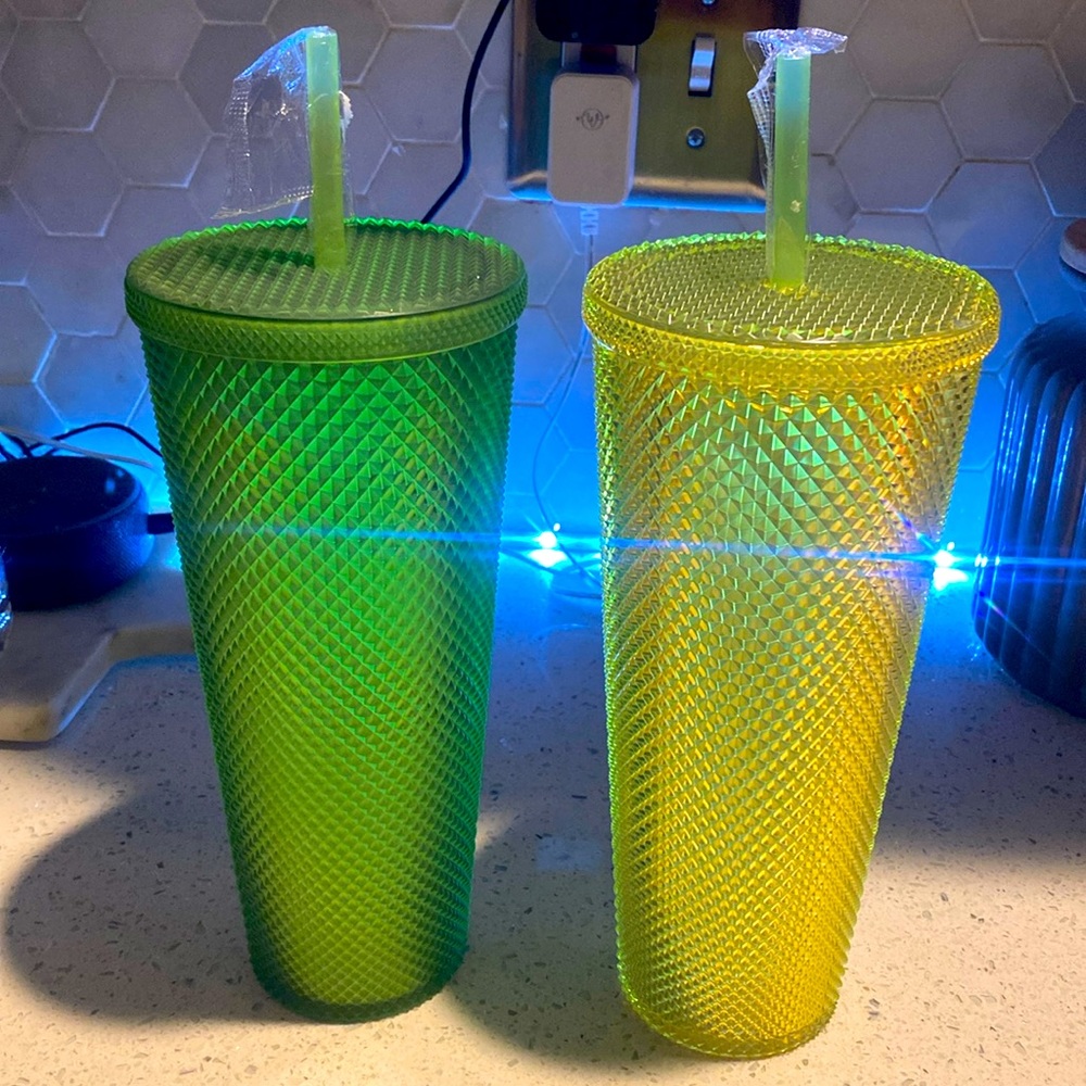 Introducing our extra large rhinestone tumbler cups!